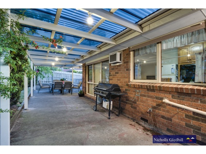 24 LAWSON WAY, Endeavour Hills VIC 3802