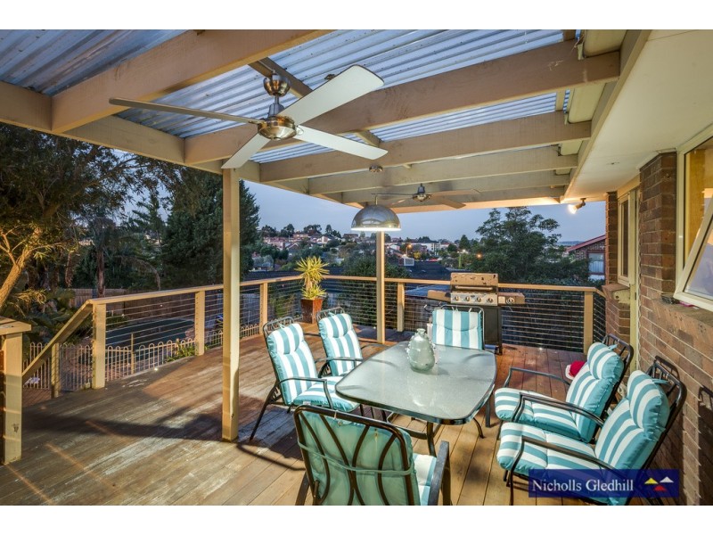 7 Hann Close, Endeavour Hills VIC 3802