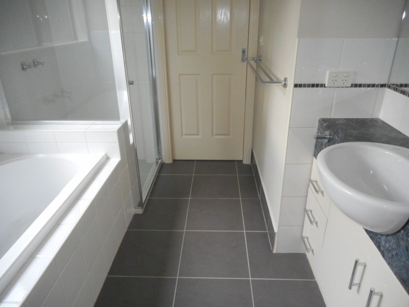 2/20 BLACKWOOD DRIVE, Narre Warren VIC 3805