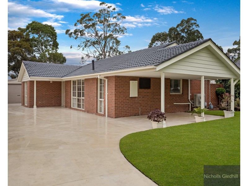 51 Chalcot Drive, Endeavour Hills VIC 3802