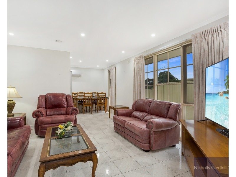 51 Chalcot Drive, Endeavour Hills VIC 3802