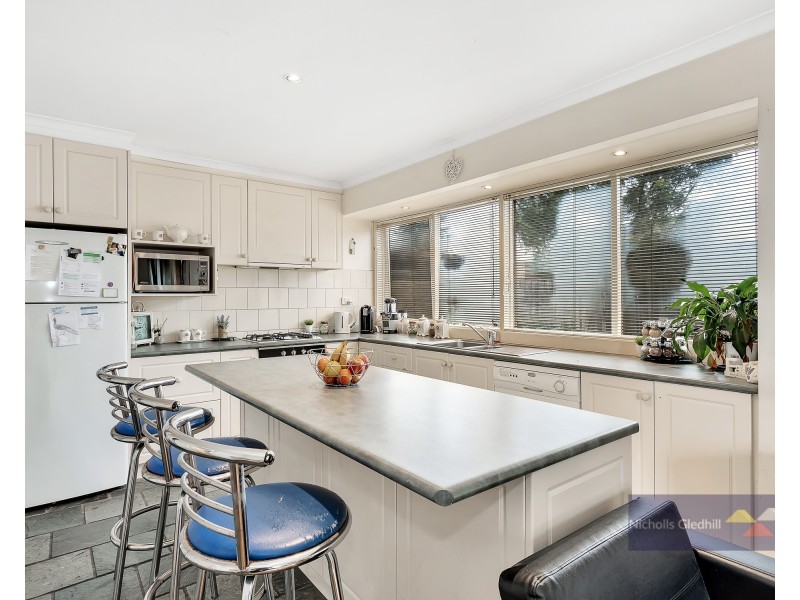 29 John Fawkner Drive, Endeavour Hills VIC 3802