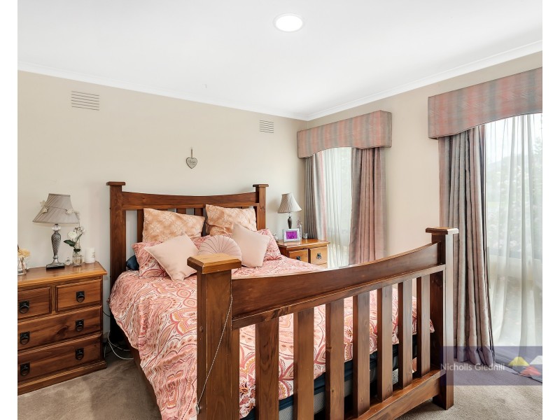 29 John Fawkner Drive, Endeavour Hills VIC 3802