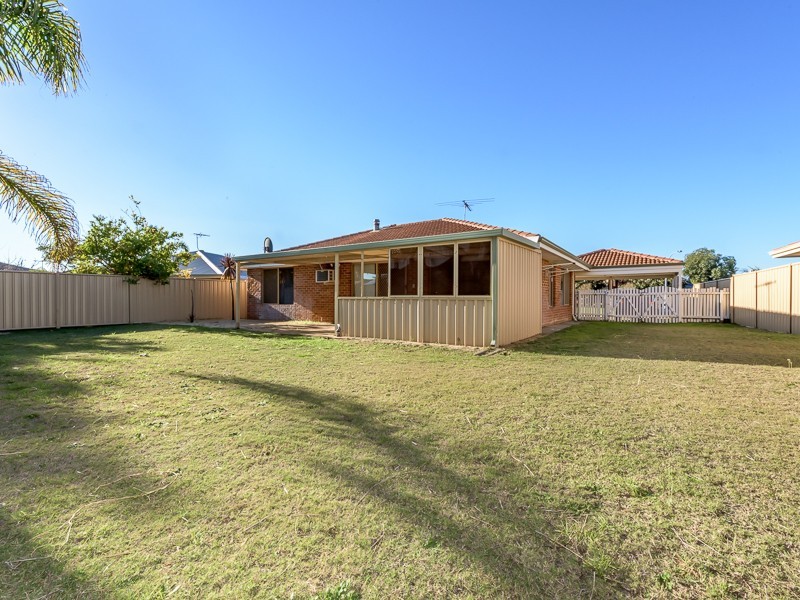12 Lightfoot Place, Cooloongup WA 6168