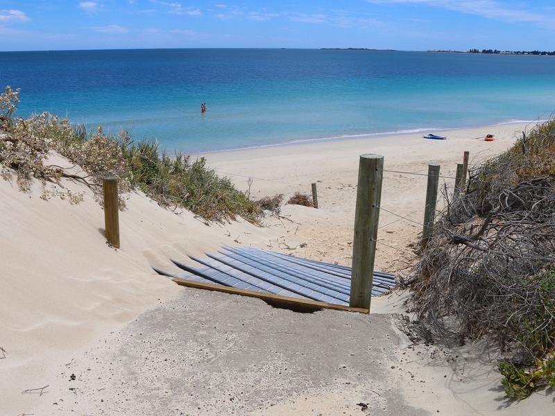 4 Greenlea Crescent, Warnbro WA 6169