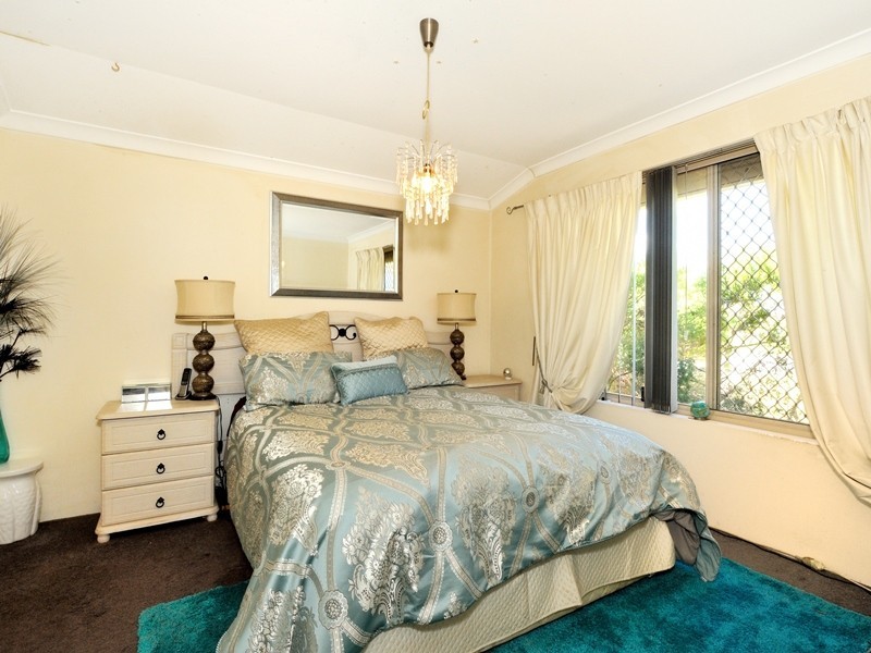 12 Lindeman Court, Waikiki WA 6169