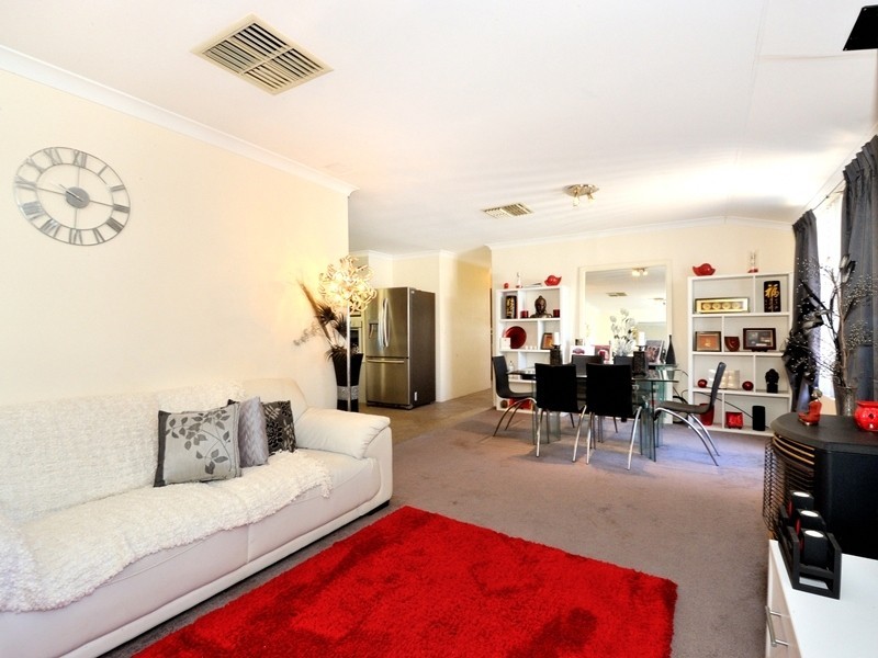 12 Lindeman Court, Waikiki WA 6169