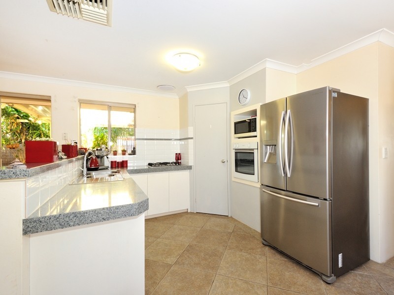 12 Lindeman Court, Waikiki WA 6169