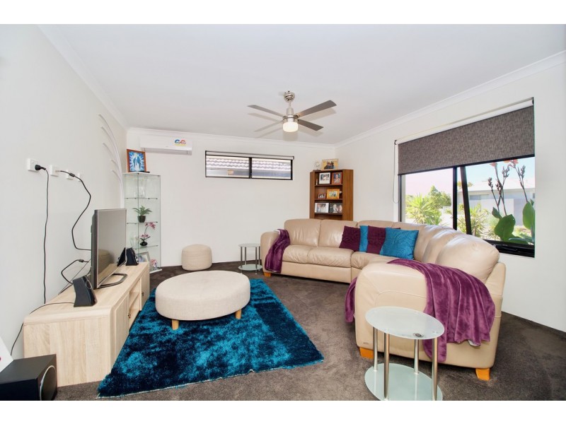 13 Bottlenose Circuit, Waikiki WA 6169