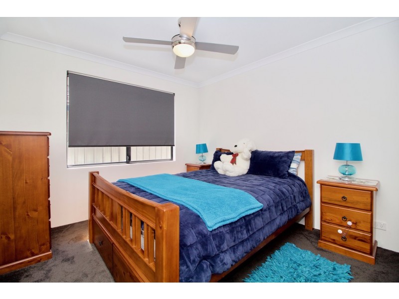 13 Bottlenose Circuit, Waikiki WA 6169