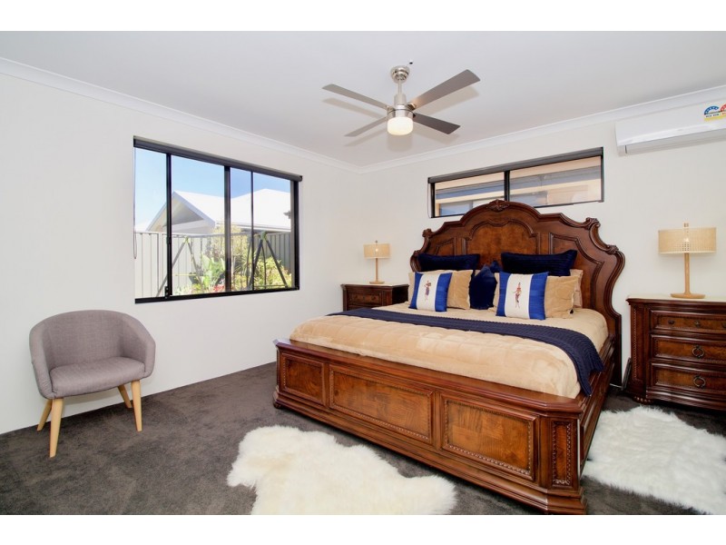 13 Bottlenose Circuit, Waikiki WA 6169