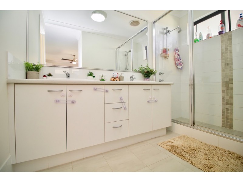 13 Bottlenose Circuit, Waikiki WA 6169
