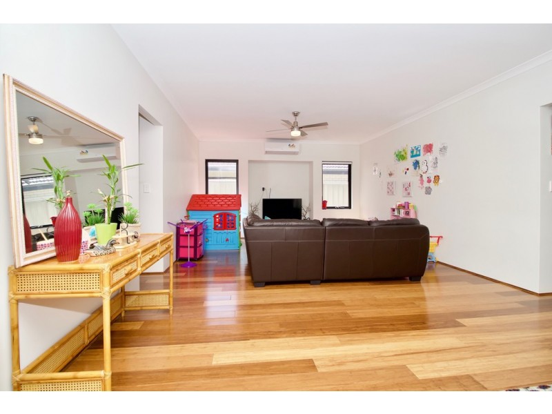 13 Bottlenose Circuit, Waikiki WA 6169
