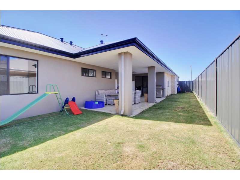 13 Bottlenose Circuit, Waikiki WA 6169