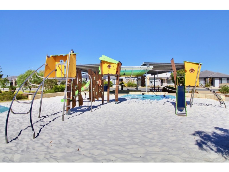 13 Bottlenose Circuit, Waikiki WA 6169