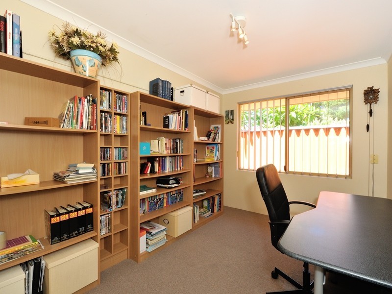 17 Bridgewater Court, Waikiki WA 6169