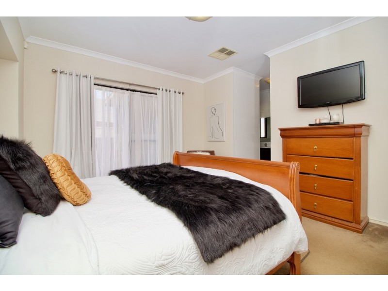 1 Abbeytown Circle, Waikiki WA 6169