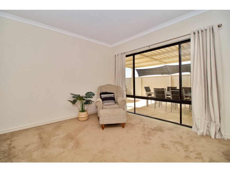 1 Abbeytown Circle, Waikiki WA 6169