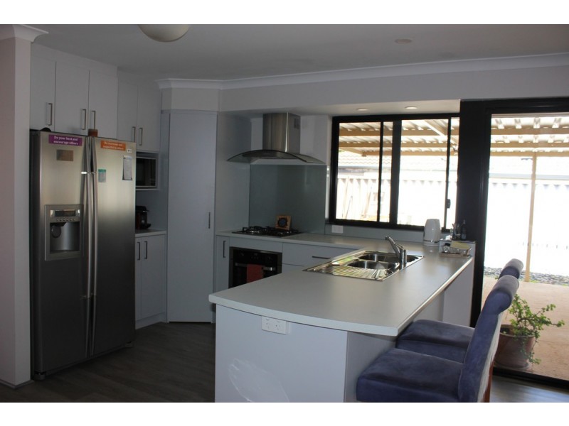 10 Solander Close, Waikiki WA 6169