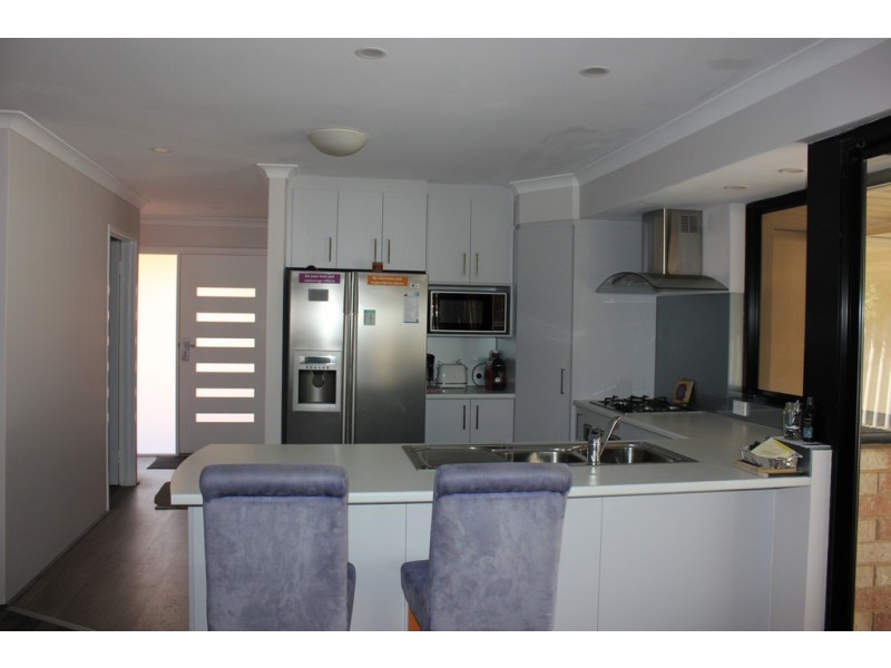 10 Solander Close, Waikiki WA 6169