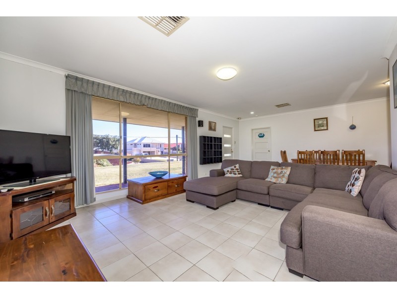 9 Shelton, Waikiki WA 6169