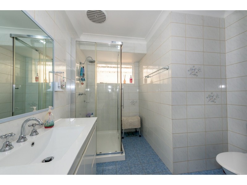 6 Neale Place, Cooloongup WA 6168