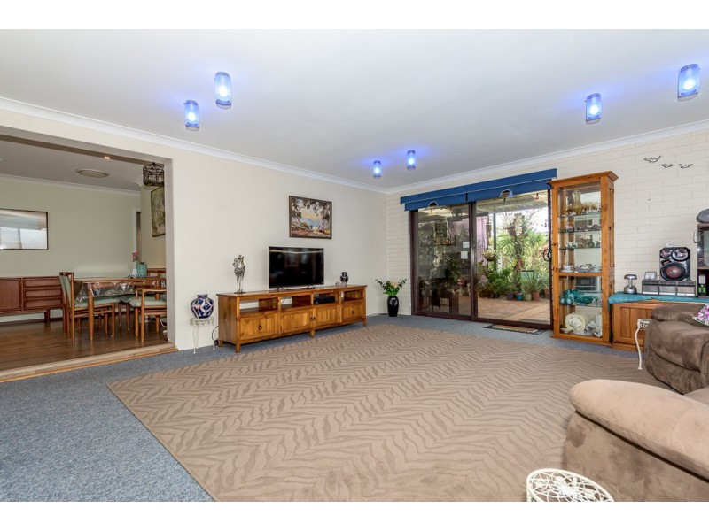 6 Neale Place, Cooloongup WA 6168