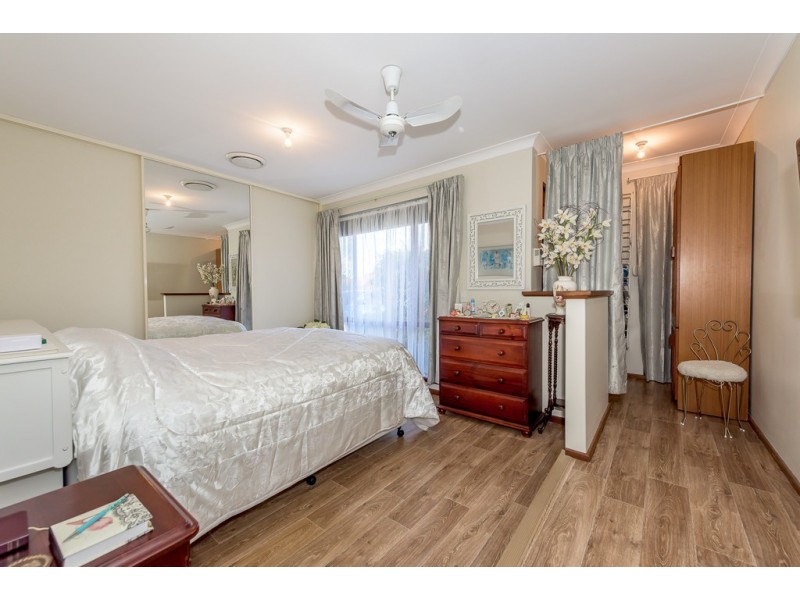 6 Neale Place, Cooloongup WA 6168