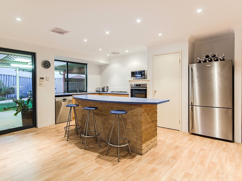 30 Teraglin Way, Warnbro WA 6169