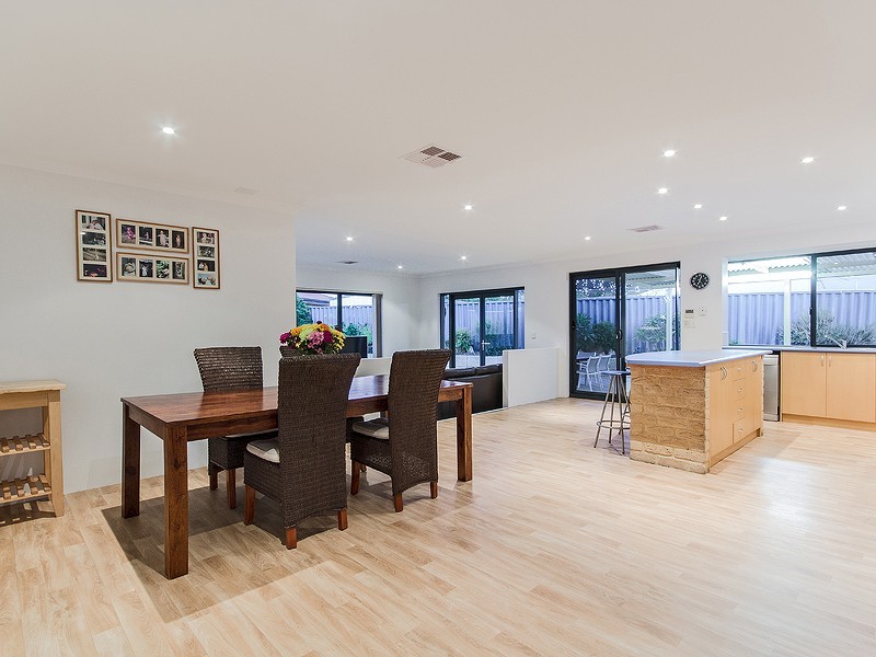 30 Teraglin Way, Warnbro WA 6169
