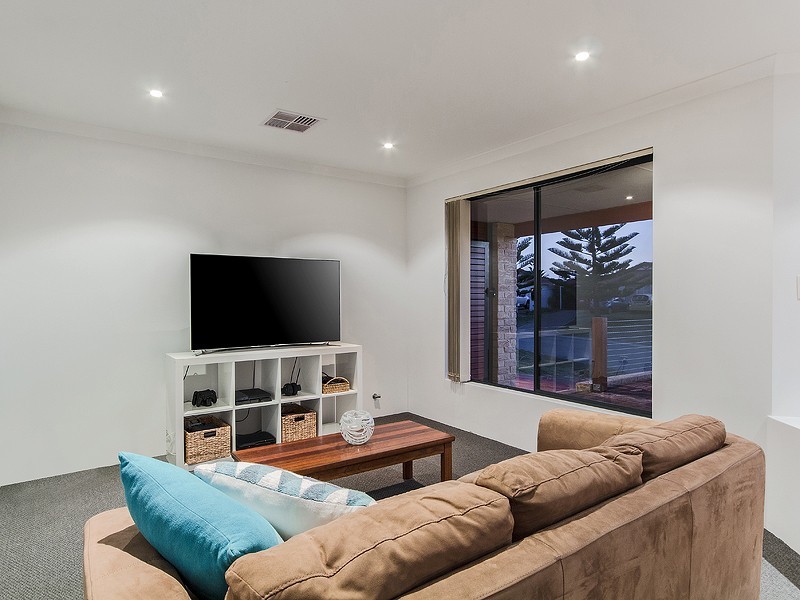 30 Teraglin Way, Warnbro WA 6169