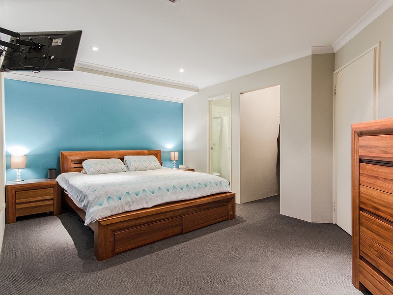 30 Teraglin Way, Warnbro WA 6169