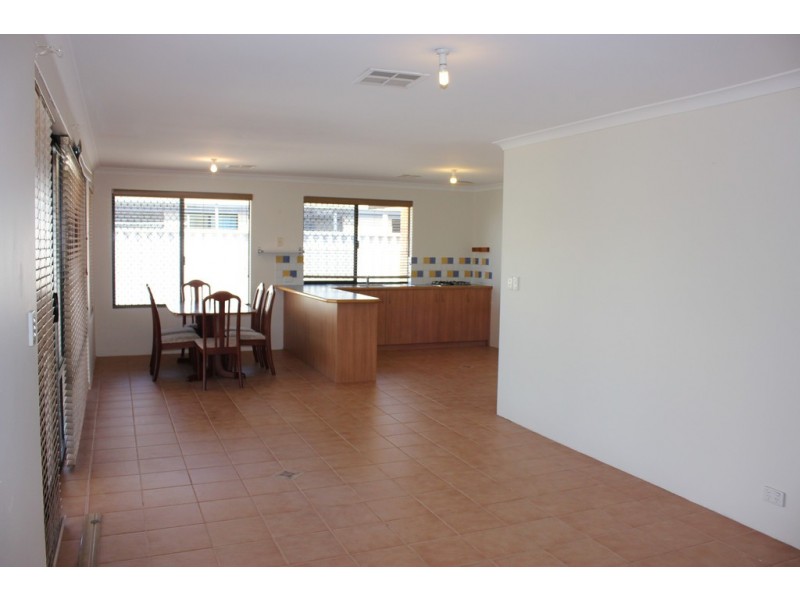 25 San Sebastian Boulevard, Port Kennedy WA 6172