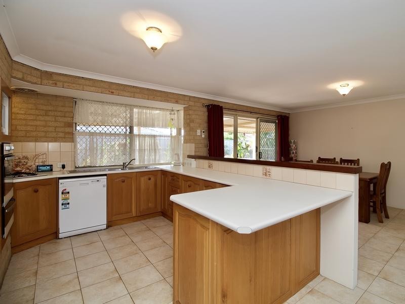 4 Greenlea Crescent, Warnbro WA 6169