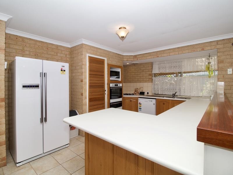 4 Greenlea Crescent, Warnbro WA 6169