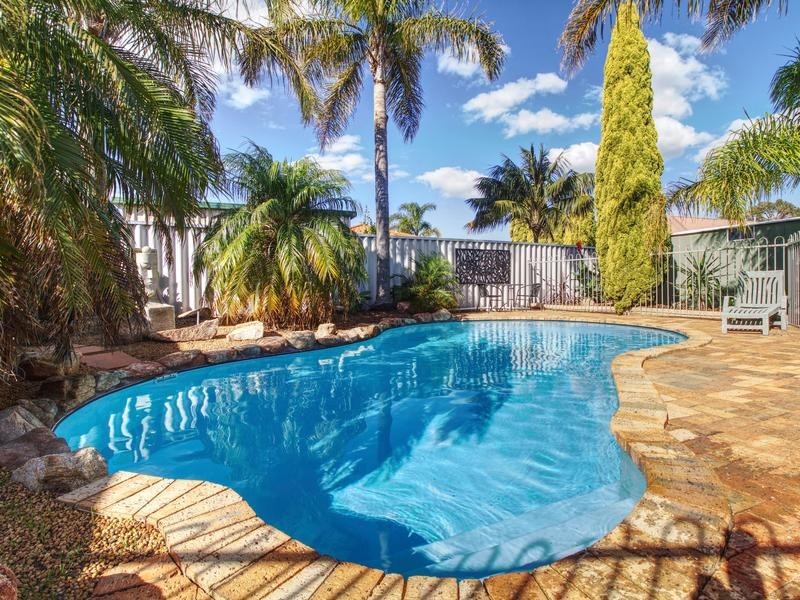 4 Greenlea Crescent, Warnbro WA 6169