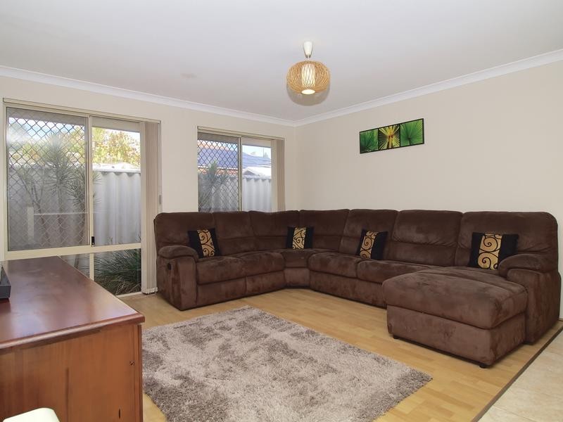 4 Greenlea Crescent, Warnbro WA 6169
