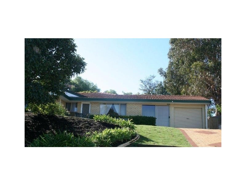 4 Parkway Gardens, Parmelia WA 6167