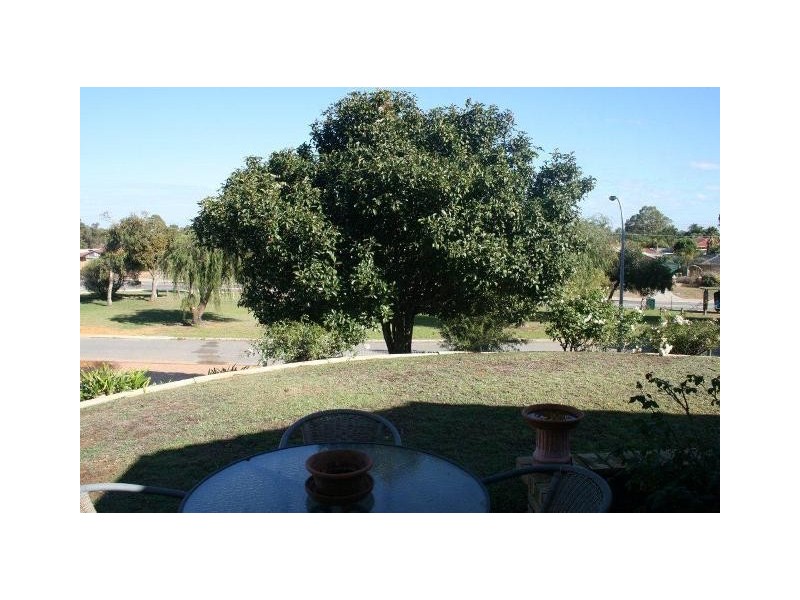 4 Parkway Gardens, Parmelia WA 6167