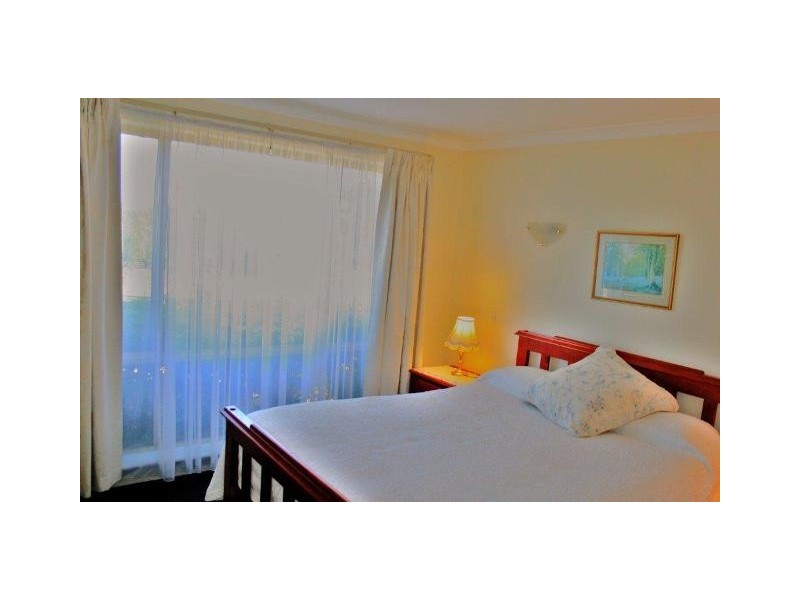 4 Parkway Gardens, Parmelia WA 6167