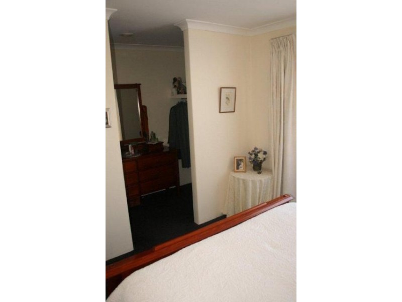 4 Parkway Gardens, Parmelia WA 6167