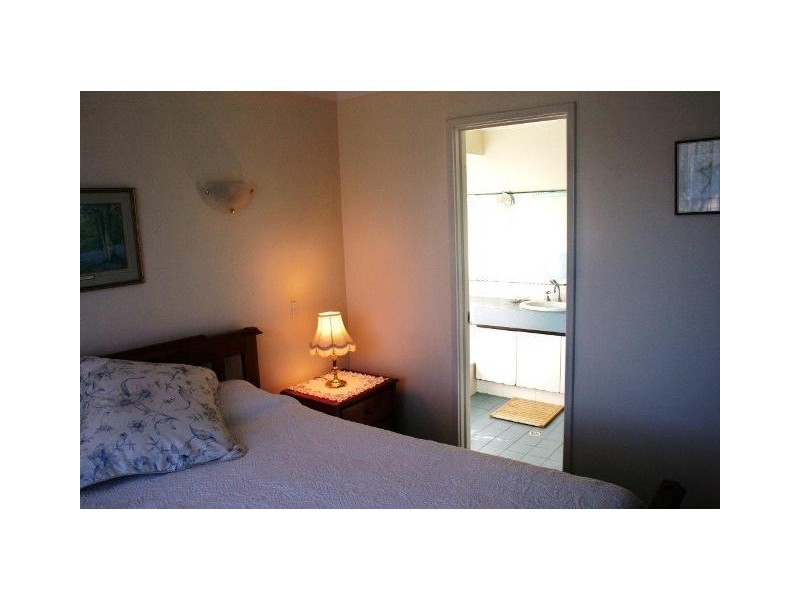 4 Parkway Gardens, Parmelia WA 6167