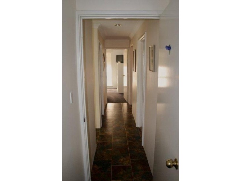 4 Parkway Gardens, Parmelia WA 6167