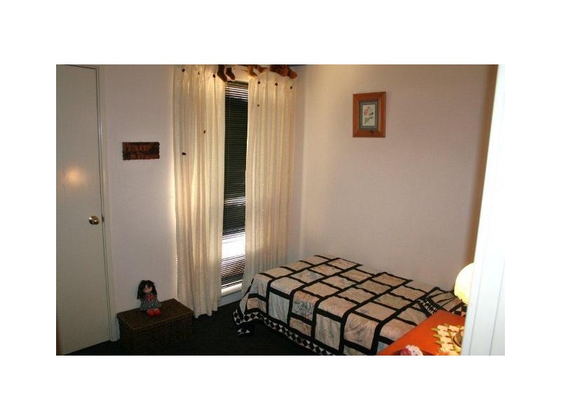 4 Parkway Gardens, Parmelia WA 6167