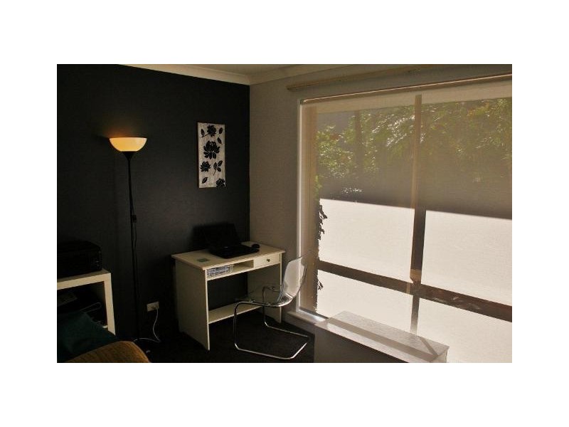 4 Parkway Gardens, Parmelia WA 6167