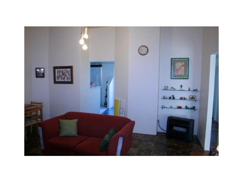 4 Parkway Gardens, Parmelia WA 6167