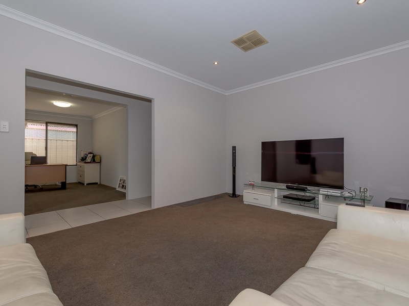 20 Lord Hobart Drive, Madora Bay WA 6210