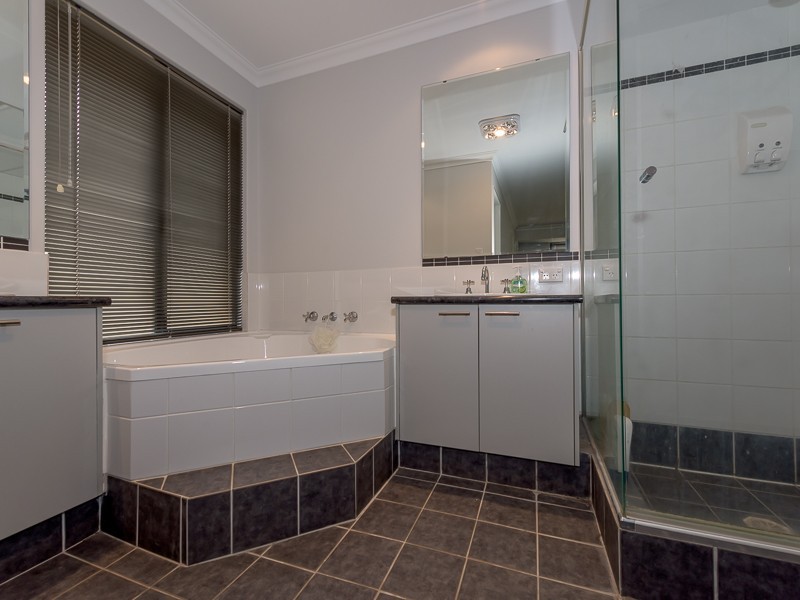 20 Lord Hobart Drive, Madora Bay WA 6210