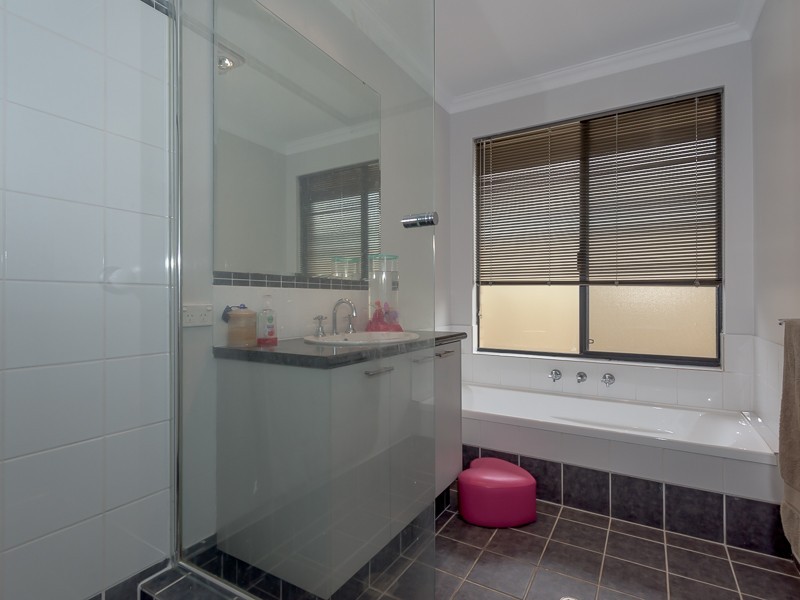 20 Lord Hobart Drive, Madora Bay WA 6210