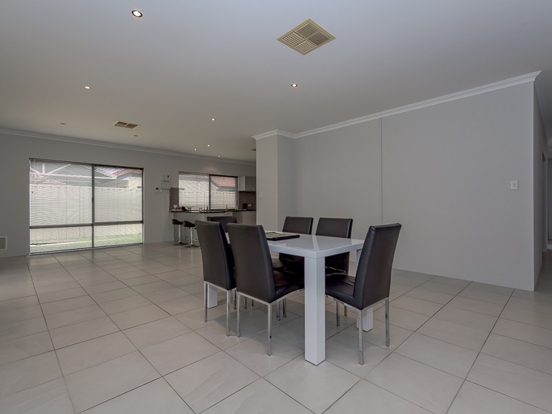 20 Lord Hobart Drive, Madora Bay WA 6210